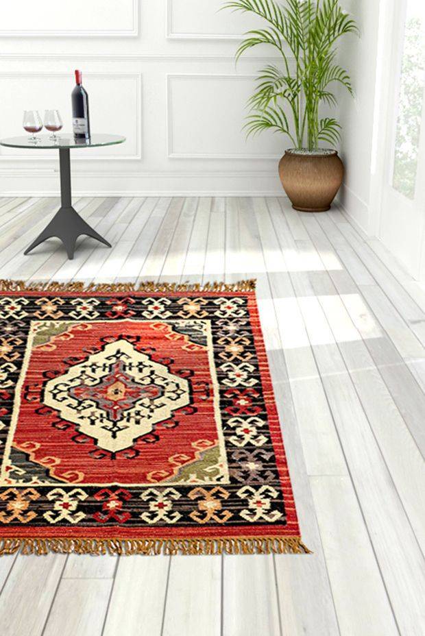 Indian Ogival Rug ( 5ft X 8ft )