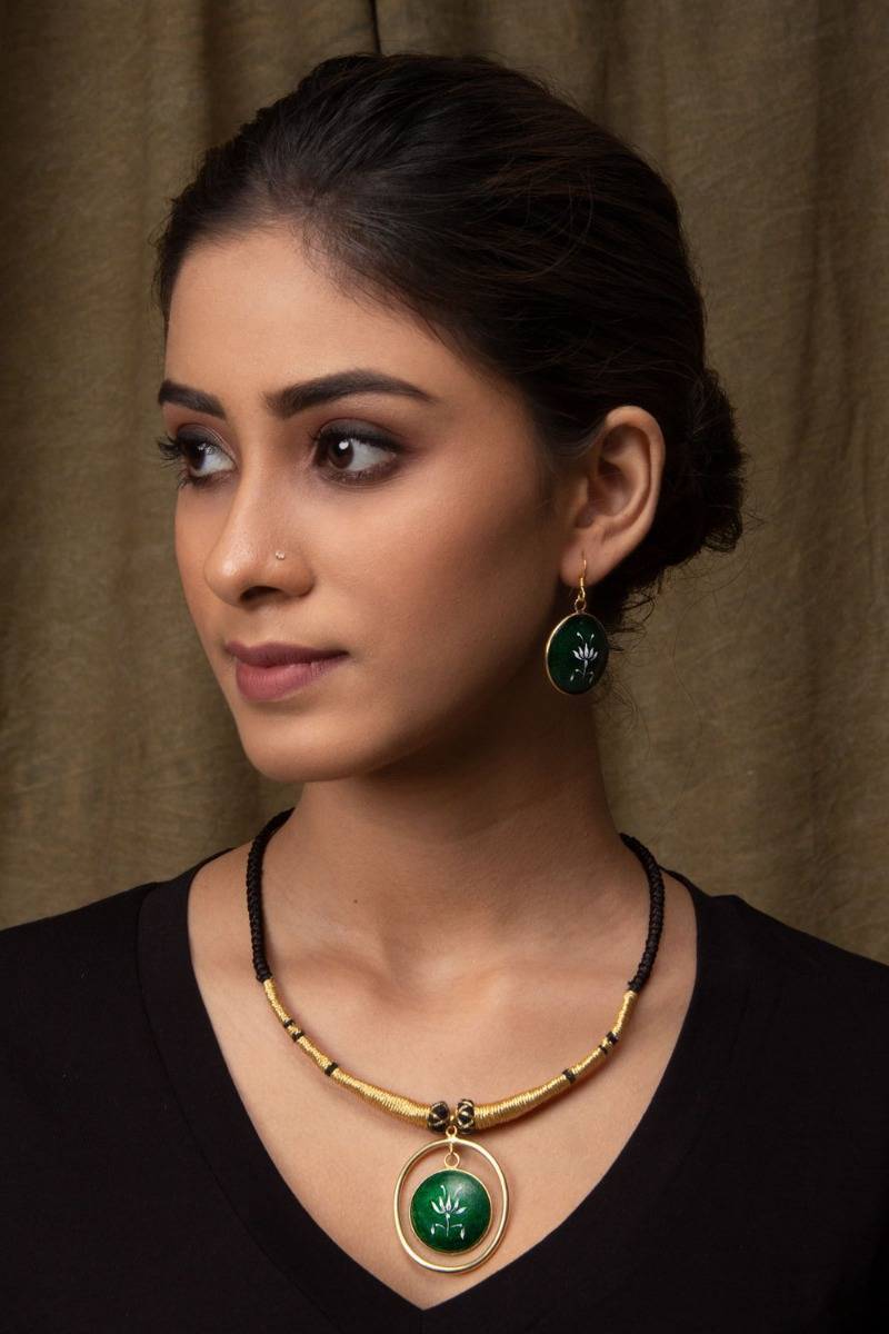 Savarija Emerald Necklace