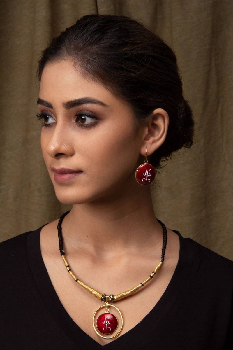 Savarija Carmine Necklace