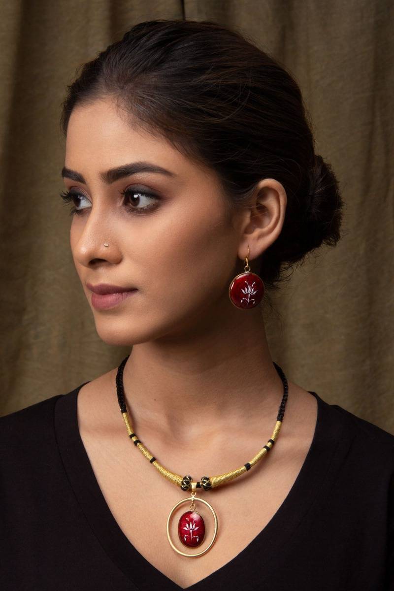 Variruha Carmine Necklace