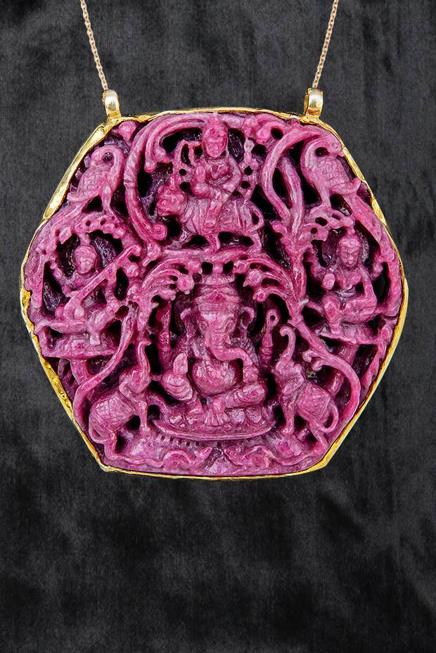 Ruby Akhuratha Pendant
