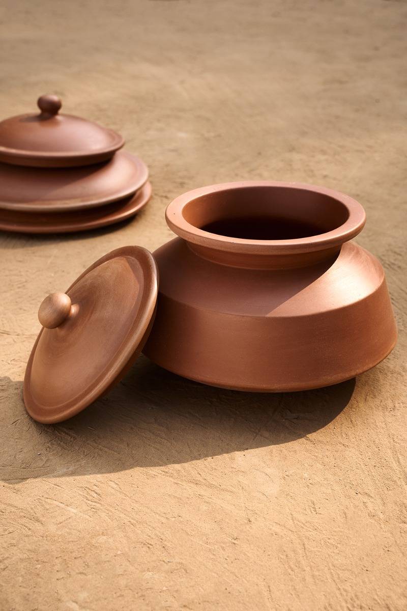Khine Terracotta Haandi ( 1.7 Litres)
