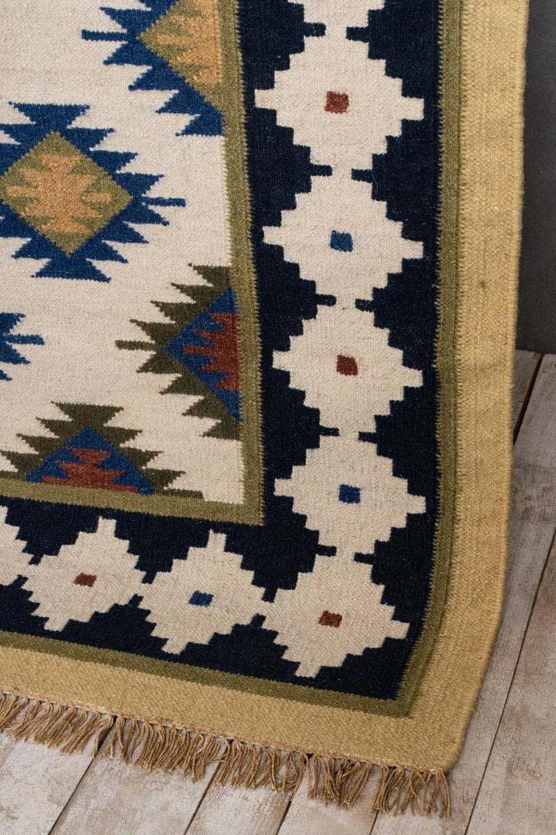 Taman Hand-Woven  Rug (6ft x 4ft)