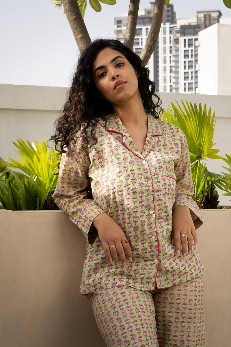 Floral Extravagance Women's Collar Nightsuit