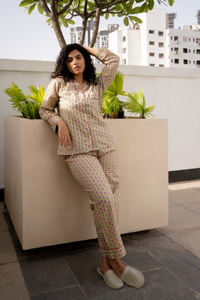 Floral Extravagance Women's Collar Nightsuit