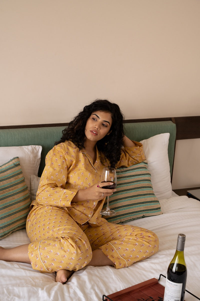 Sleeping Beauty Women's Collar Nightsuit