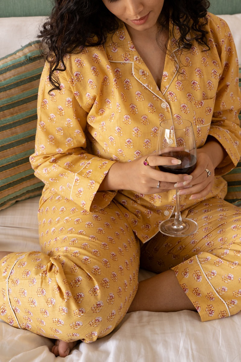 Sleeping Beauty Women's Collar Nightsuit