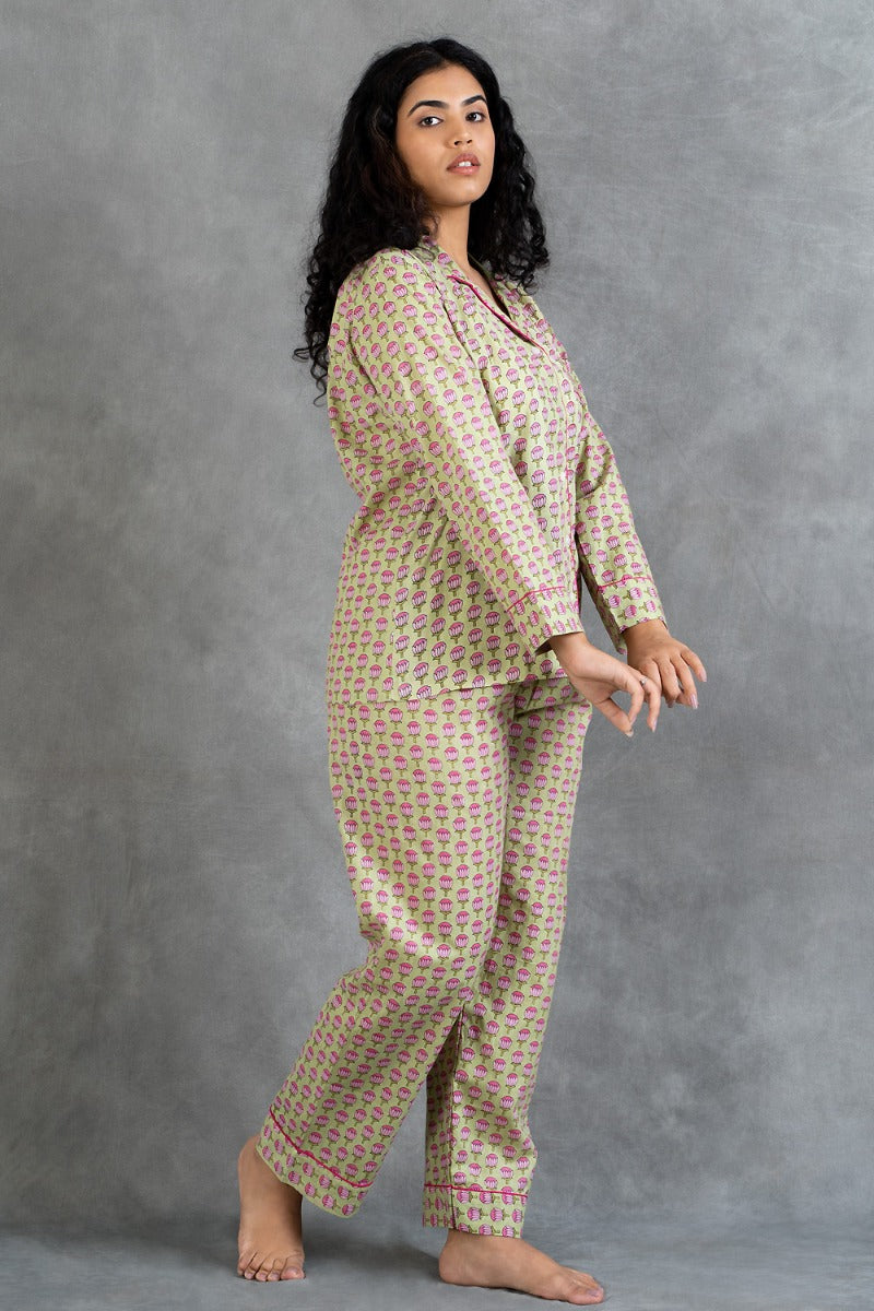 Floral Extravagance Women's Collar Nightsuit