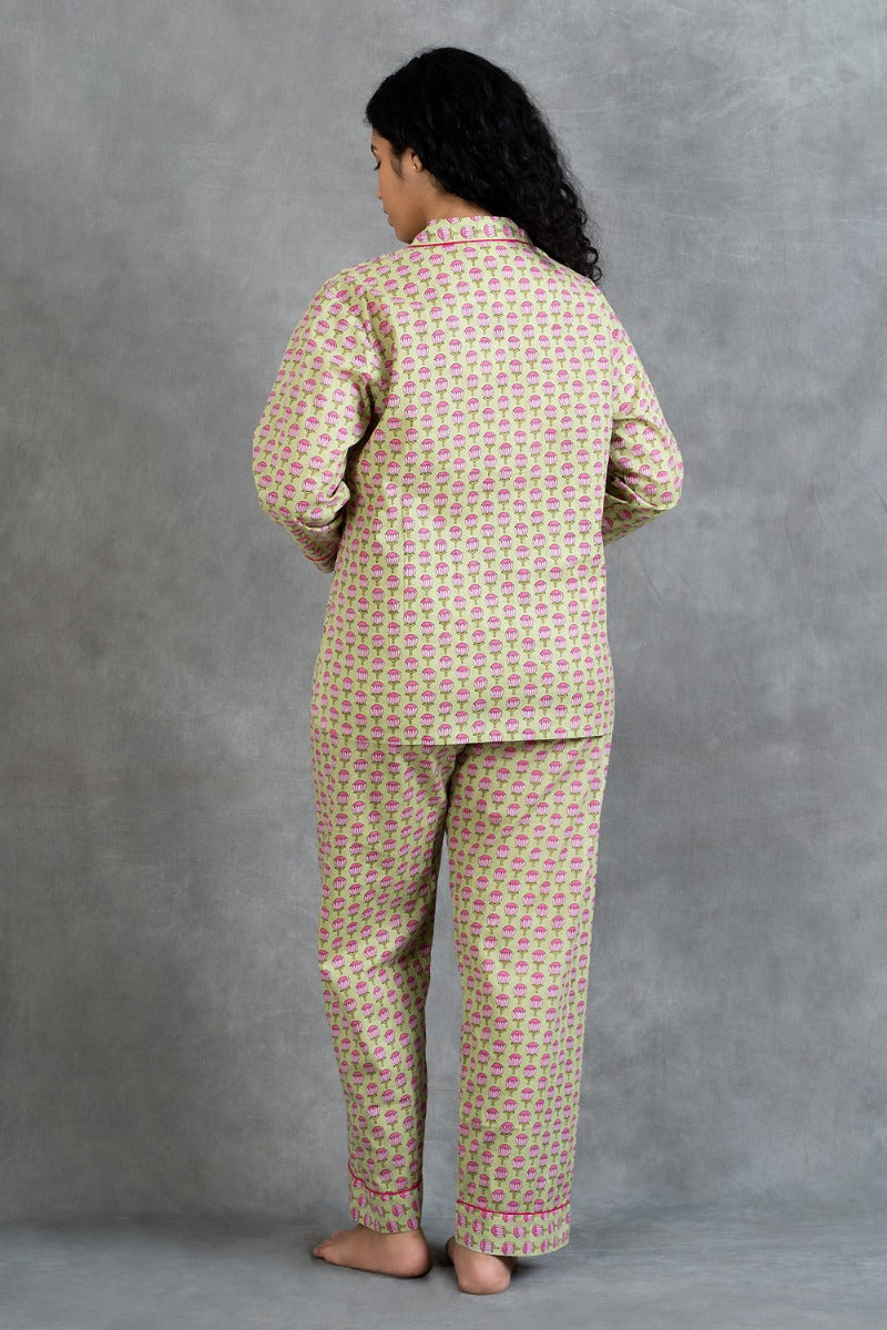 Floral Extravagance Women's Collar Nightsuit