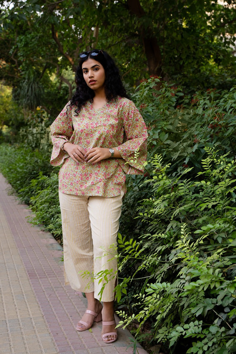 Vibe Women's Capri Loungewear with Round Kurta