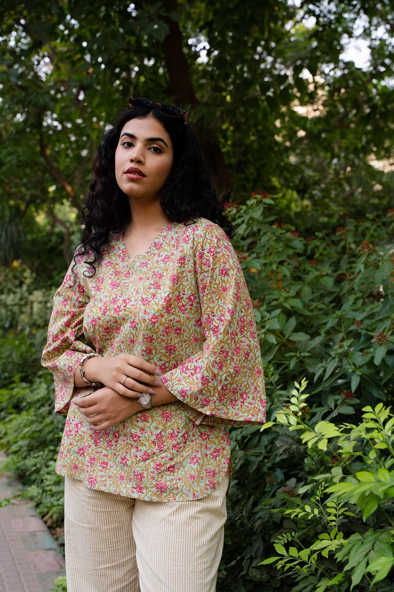 Vibe Women's Capri Loungewear with Round Kurta