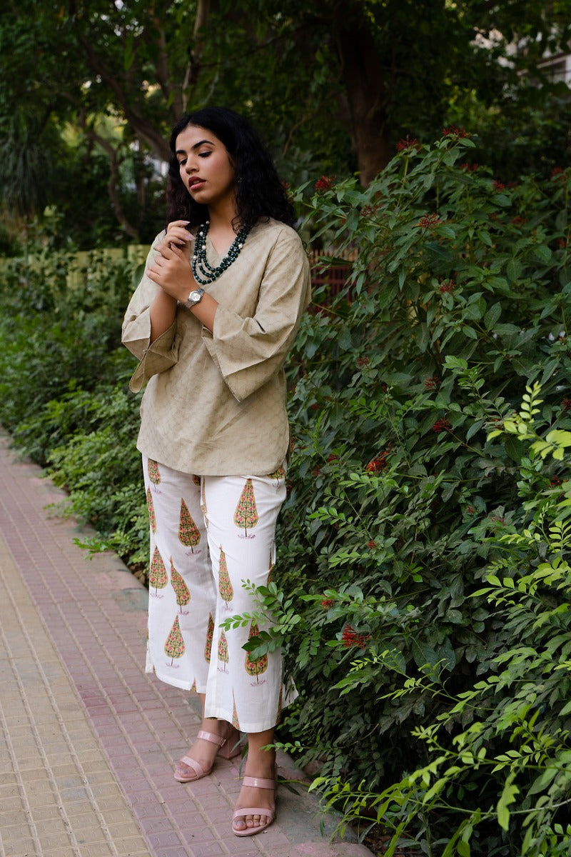 Easy Breezy Women's Capri Loungewear with Round Kurta