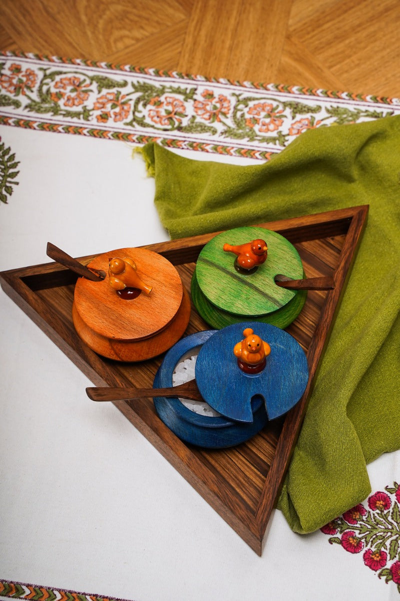 Triangular tray & handi set