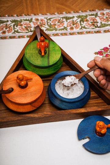 Triangular tray & handi set