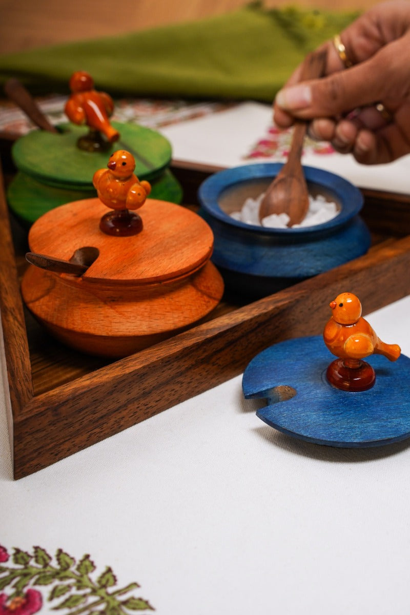 Triangular tray & handi set