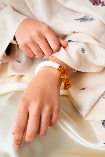 Roaring Charm Glass bangle