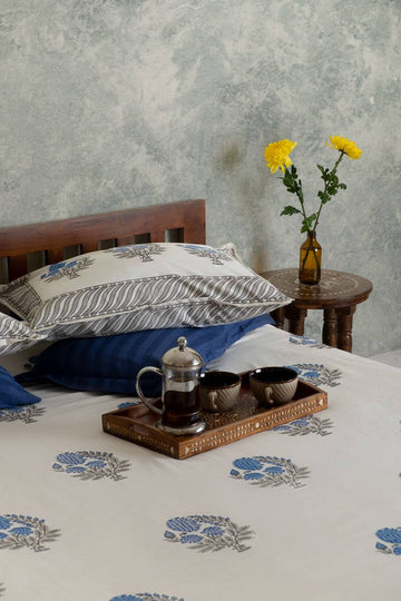 Blue Dahlias Double Bedsheet with Pillow Covers