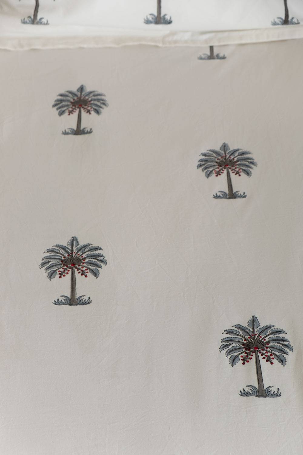 Freya Tropical Palm Double Bedsheet with Pillow Covers