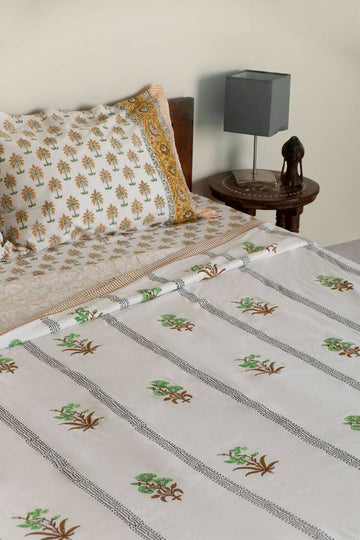 Parakeet Floral Motif Duvet