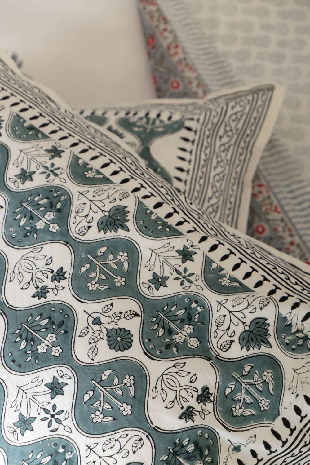 Fontanne Verdant Double Bedsheet with Pillow Covers