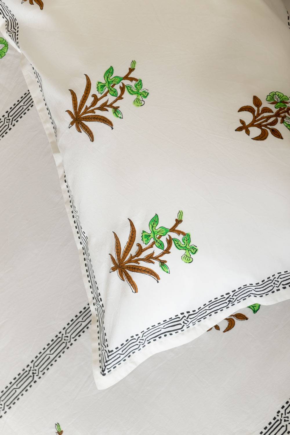 Parakeet Floral Motif Single Bedsheet with Pillow Cover