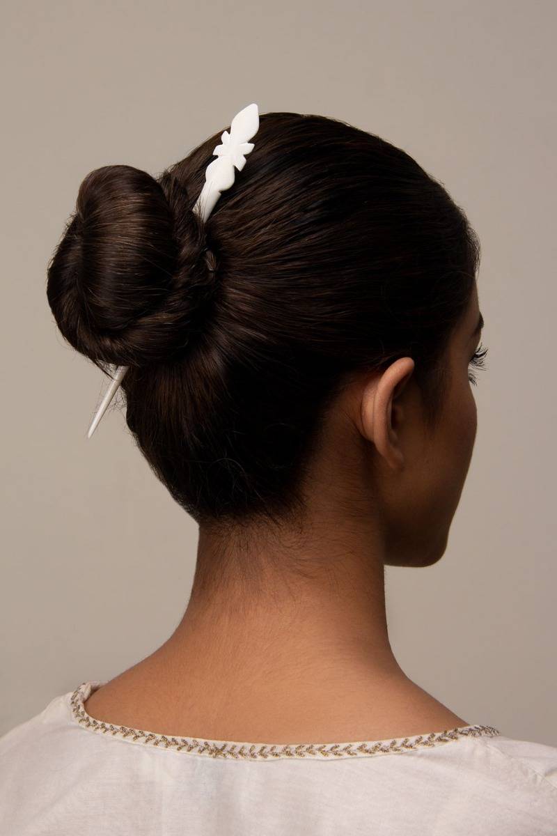 Kamya Hand-Carved Hairpin