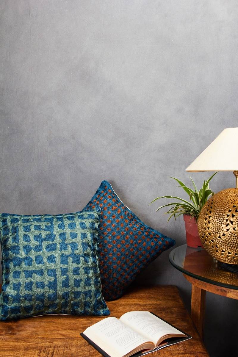 Tanet Dotted Cushion Cover (16" x 16")