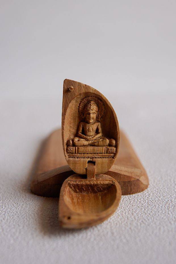 Sandalwood Chaste Lord Mahavir