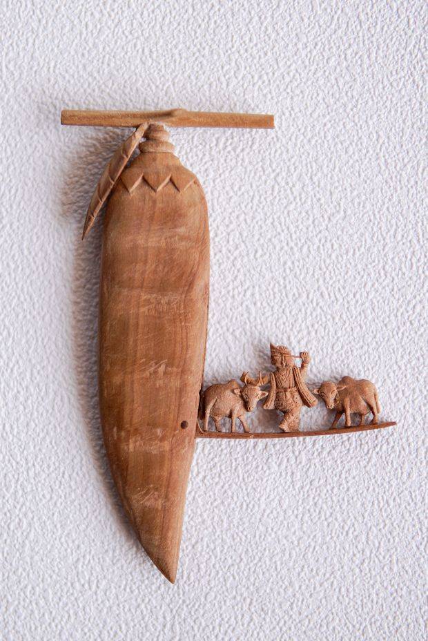 Sandalwood Krishna Leela Peapod