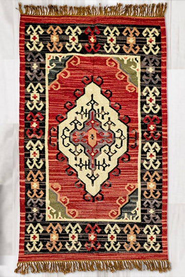 Indian Ogival Rug ( 5ft X 8ft )